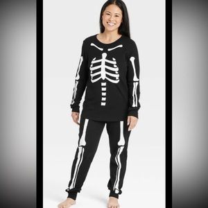New Women's Halloween Skeletons Matching Family Pajama Set - Hyde & EEK size S